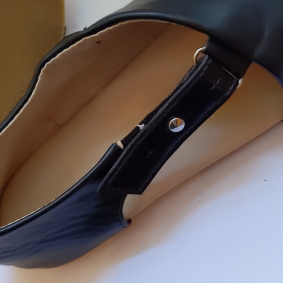 Black leather open toe flats-sz 8 - Picture 6 of 7